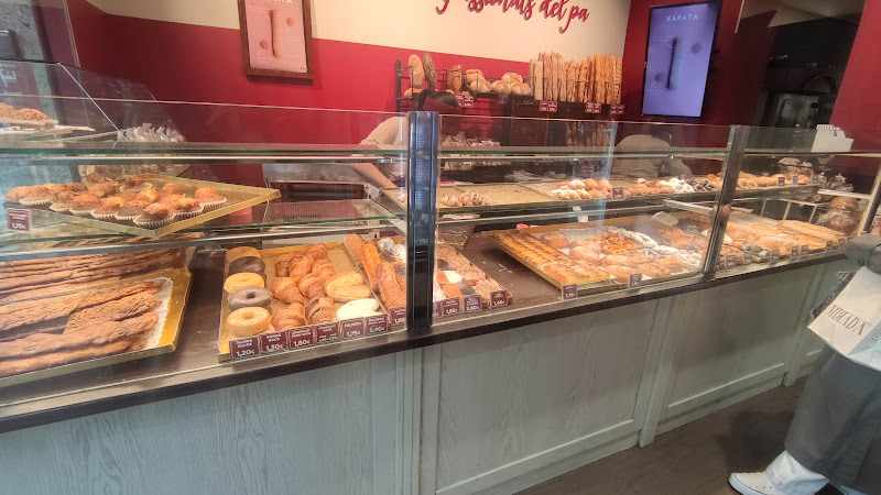 Fotografia tomada fuera de Panadería Valero Forn Tradicional - Panadería en Cerdanyola del Vallès, Barcelona