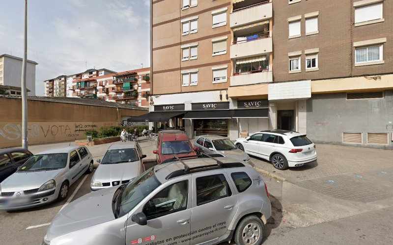 Fotografia tomada fuera de 2 U A T - Panadería en Cerdanyola del Vallès, Barcelona