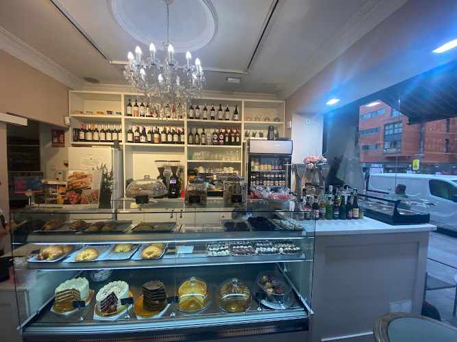 Fotografia tomada fuera de Cafetería Las Infantas - Pastelería en Madrid, Madrid