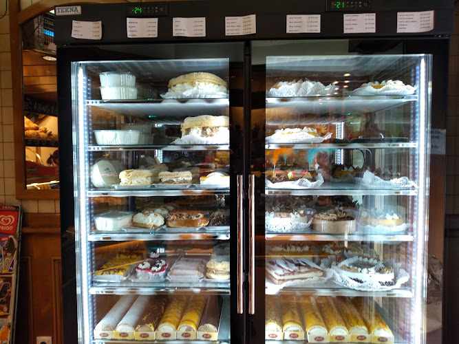 Fotografia tomada fuera de Forn Camps Fondo - Panadería en Santa Coloma de Gramenet, Barcelona