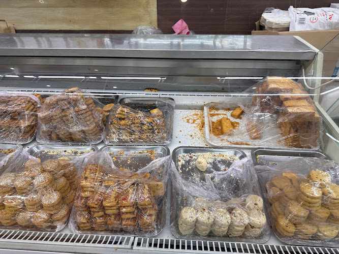 Fotografia tomada fuera de Shirin Mahal Halal - Bakery en Santa Coloma de Gramenet, Barcelona