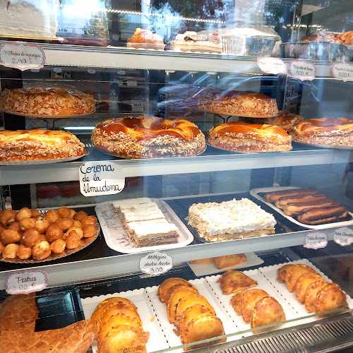 Fotografia tomada fuera de Pastelería Con Deli - Pastelería en Madrid, Madrid