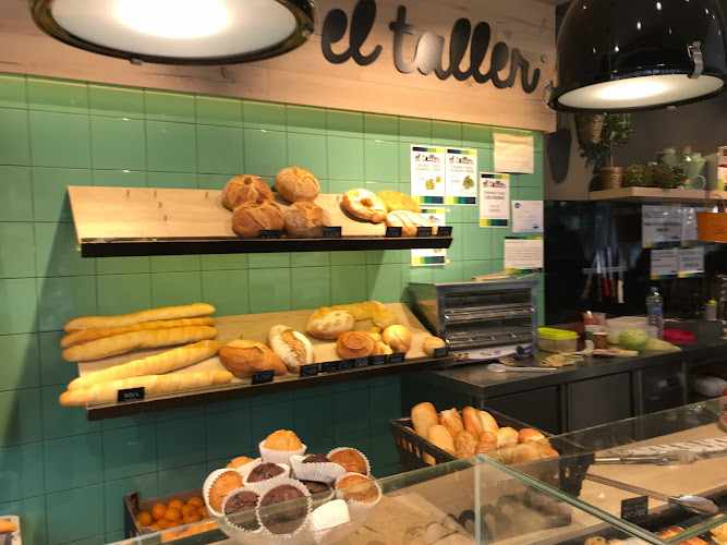 Fotografia tomada fuera de El Taller - cafeterías en Santa Coloma de Gramenet, Barcelona