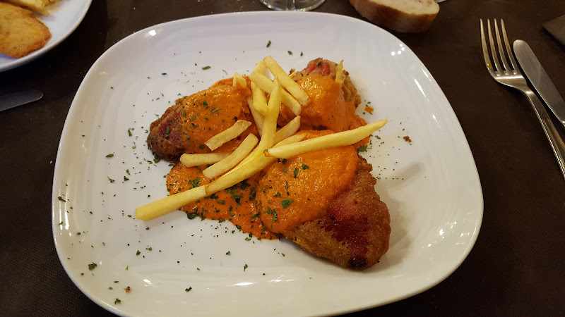 Fotografia tomada fuera de Mesón Las Glosas - restaurantes en San Millán de la Cogolla, La Rioja