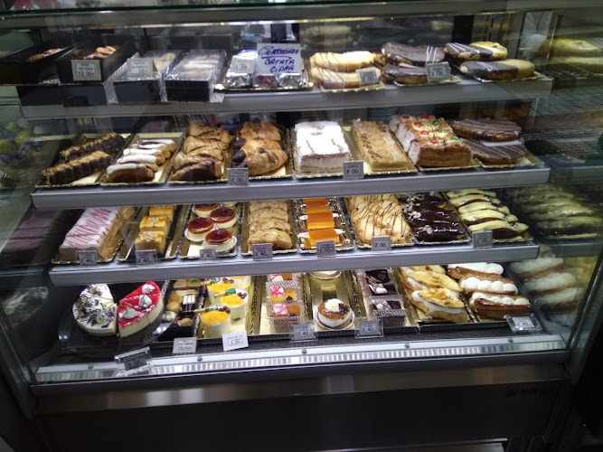Fotografia tomada fuera de Pastelería El Petisu - Pastelería en San Juan de Aznalfarache, Sevilla