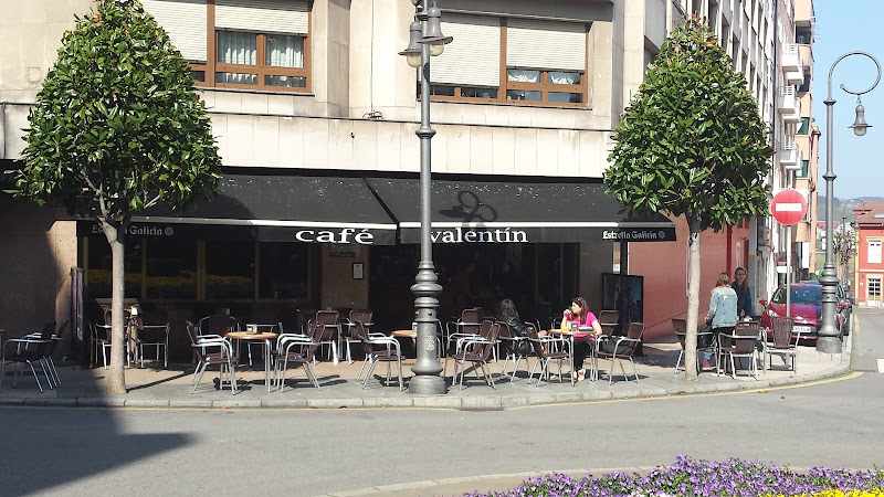 Fotografia tomada fuera de Café Valentín - cafeterías en Avilés, Asturias