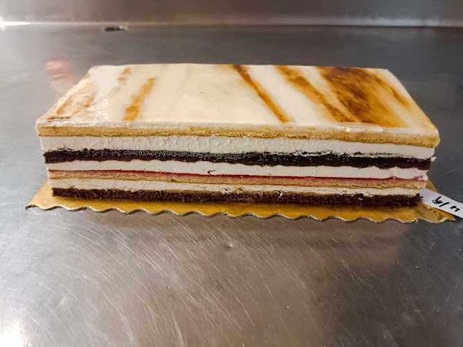 Fotografia tomada fuera de Pastelería Belén...fabricacion propia - Pastelería en Madrid, Madrid