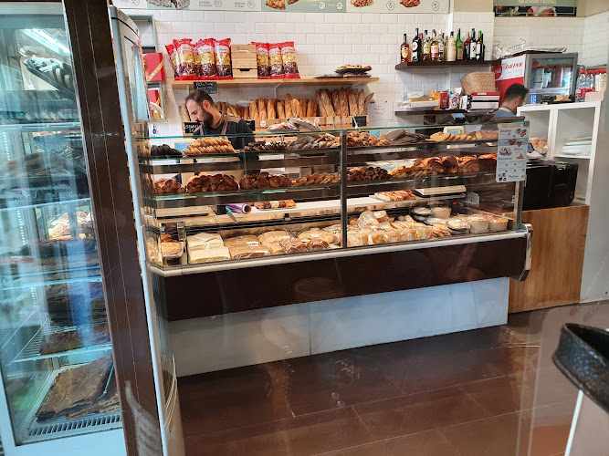 Fotografia tomada fuera de La Fornata - Panadería en Madrid, Madrid
