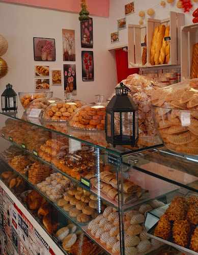 Fotografia tomada fuera de Pastelería Yassma Dulces Árabes - Pastelería en Madrid, Madrid