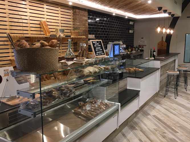 Fotografia tomada fuera de Rústic - Obrador Artesà - Forn de pa en Aitona, Lérida