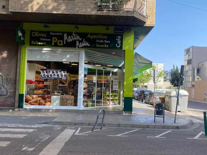 Fotografia tomada fuera de Martín Martín - Tienda de alimentación en Lleida, Lérida