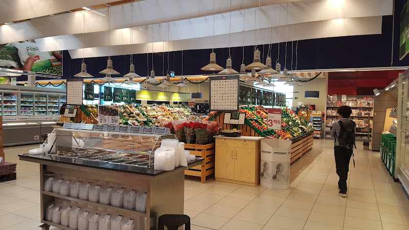 Fotografia tomada fuera de Esclat - Supermercado en Lleida, Lérida