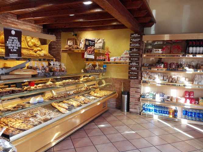 Fotografia tomada fuera de Forn de Cabrianes S.L. - Panadería en Navarcles, Barcelona