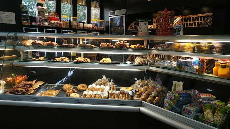 Fotografia tomada fuera de Fet A Ma - Panadería en Martorell, Barcelona