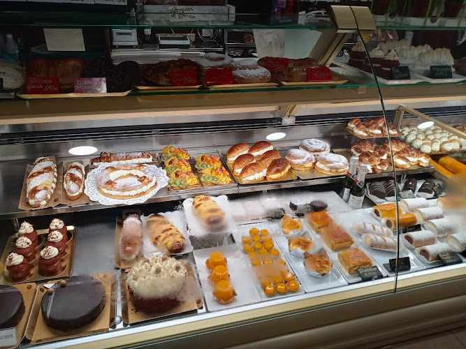 Fotografia tomada fuera de La Trufa d'Or - Pastelería en Sant Adrià de Besòs, Barcelona