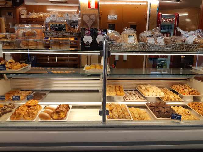 Fotografia tomada fuera de Pastelería Lazcano - Pastelería en Madrid, Madrid