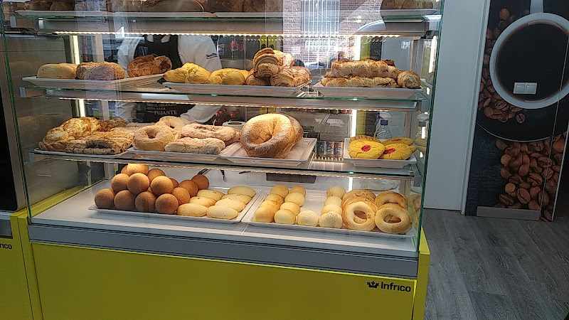 Fotografia tomada fuera de Panadería José pan colombiana - Panadería en Madrid, Madrid