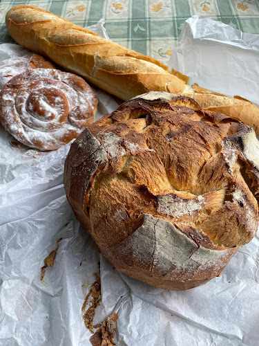 Fotografia tomada fuera de Forn De Pa Pastisseria López - Panadería en Olesa de Montserrat, Barcelona