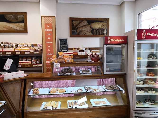 Fotografia tomada fuera de La Colegiala - Panadería en Torrevieja, Alicante