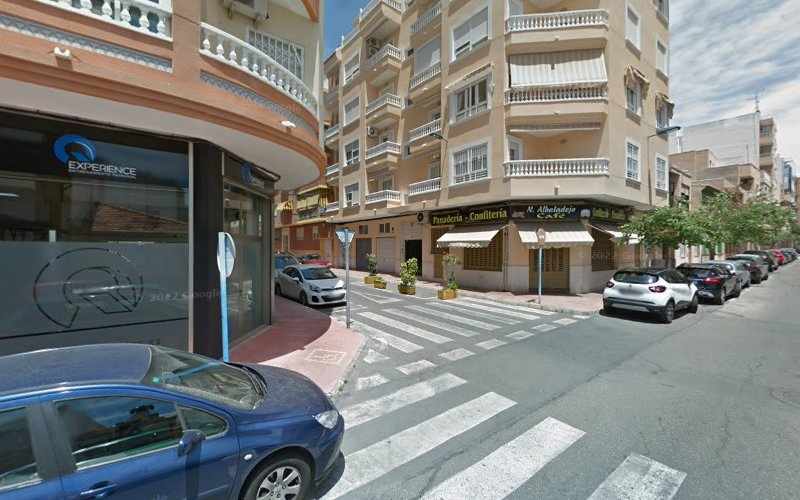 Fotografia tomada fuera de Pastelería Albadalejo - Pastelería en Torrevieja, Alicante