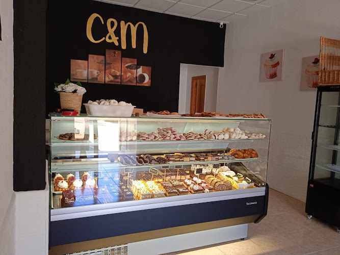 Fotografia tomada fuera de Pasteleria C&M Torrevieja - Pastelería en Torrevieja, Alicante