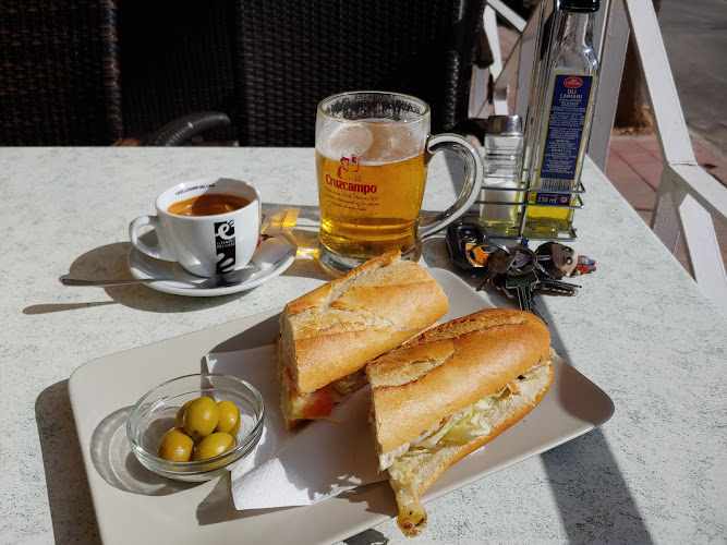 Fotografia tomada fuera de Cafeteria Reyna - cafeterías en Son Ferrer, Baleares
