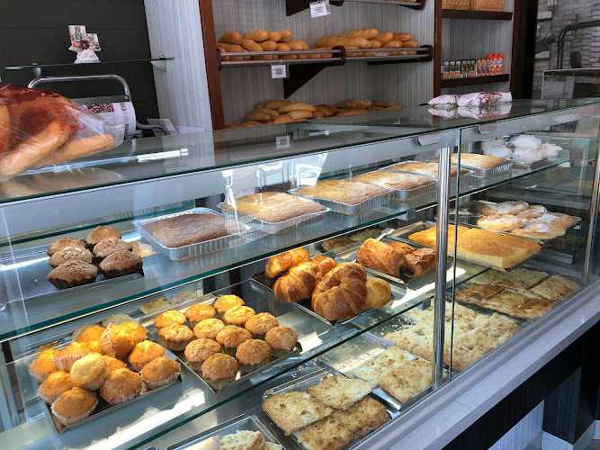 Fotografia tomada fuera de Panadería Mamella - Panadería en Santa Pola, Alicante