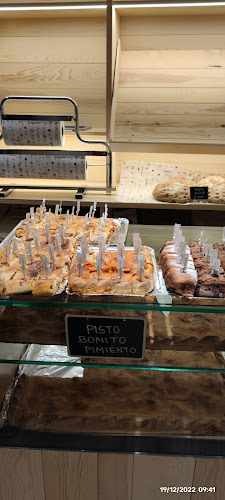 Fotografia tomada fuera de Panadería 'La Cabrera'. - Panadería en León, León