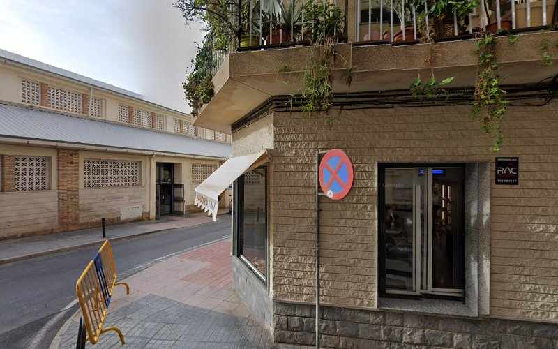 Fotografia tomada fuera de Panadería Paco Las Bayas - Despacho Mercado Santa Pola - Forn de pa en Santa Pola, Alicante