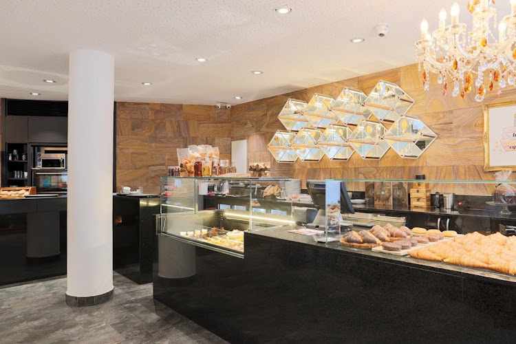 Fotografia tomada fuera de Pastelería Dalúa - Pastelería en Santa Pola, Alicante