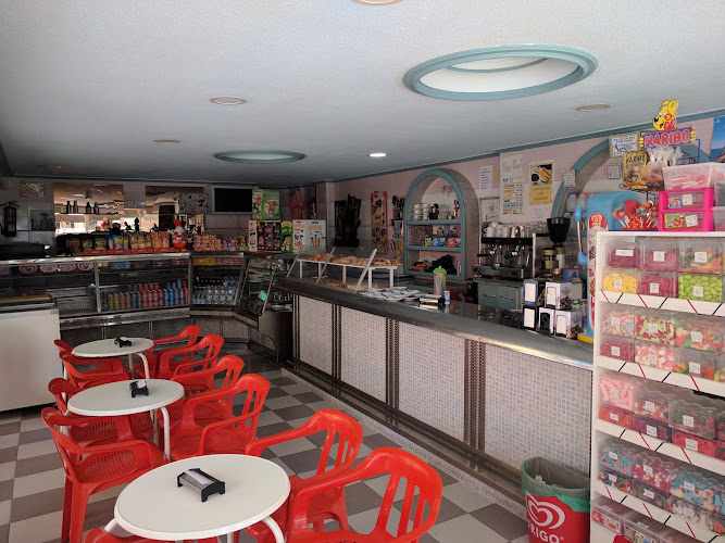 Fotografia tomada fuera de Heladería Pastelería Dama Blanca - cafeterías en Santa Pola, Alicante