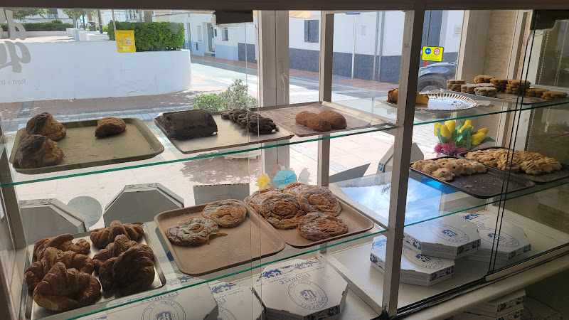 Fotografia tomada fuera de Panadería Pons S.A. - Panadería en Sant Lluís, Baleares