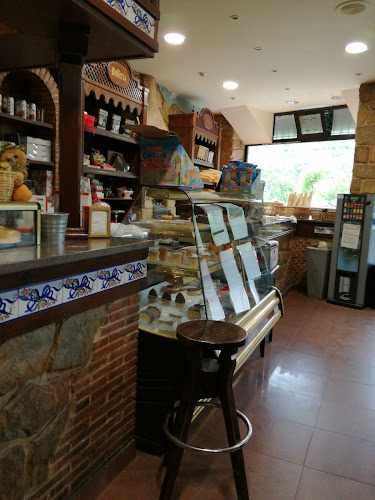 Fotografia tomada fuera de Cafeteria La Payega - cafeterías en San Martín del Rey Aurelio, Asturias