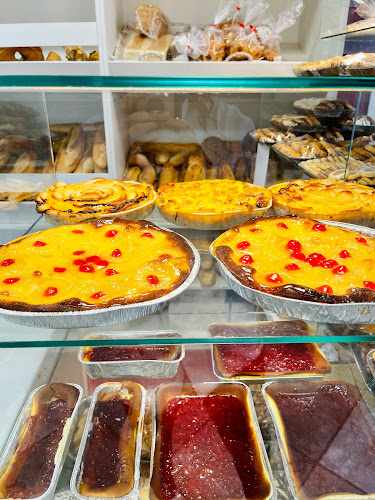 Fotografia tomada fuera de Larissa Panadería Cafetería Pastelería - Panadería en León, León