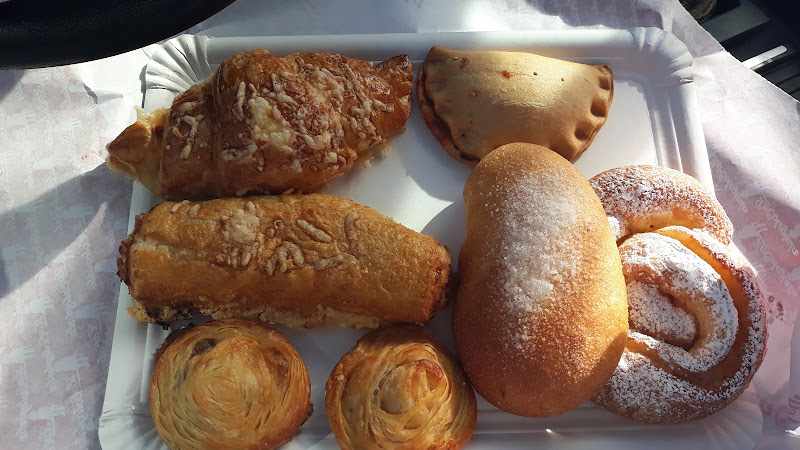 Fotografia tomada fuera de La Colegiala - Panadería en San Javier, Murcia