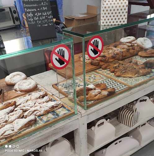 Fotografia tomada fuera de Fleca la Carretera Pastisseria artesana - Pastisseria en Les Planes d'Hostoles, Girona