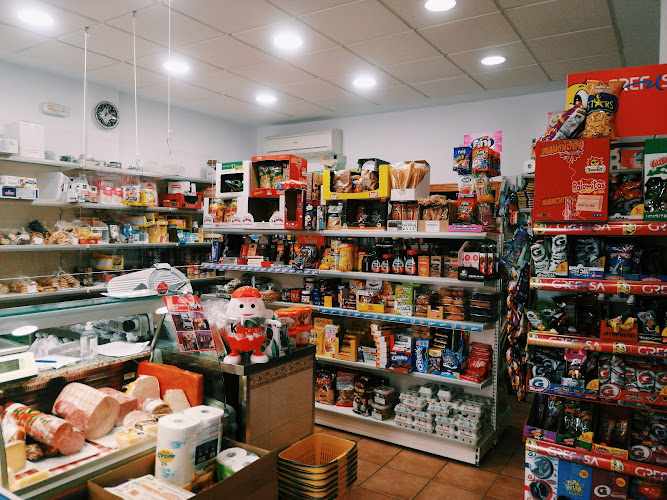 Fotografia tomada fuera de La Tienda de Tere - Tienda de alimentación en La Puebla de Valverde, Teruel