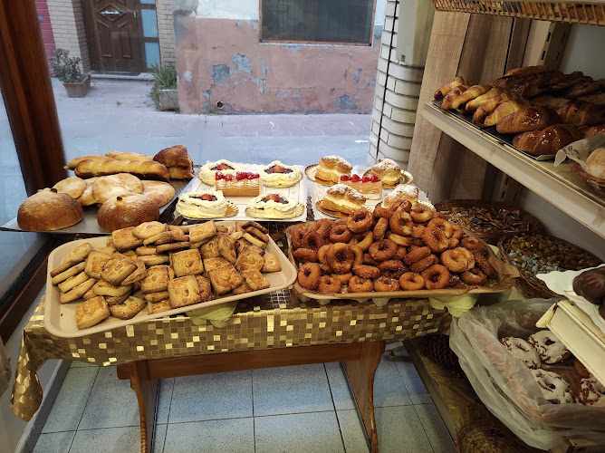 Fotografia tomada fuera de Panadería Julián - Panadería en La Puebla de Alfindén, Zaragoza