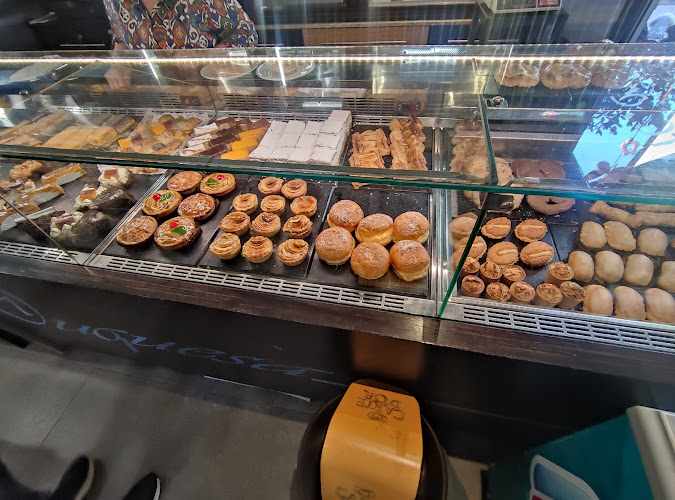 Fotografia tomada fuera de Confitería Duquesa - Pastelería en Langreo, Asturias