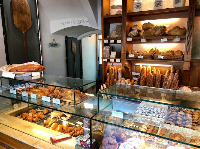 Fotografia tomada fuera de La Petita Mallorquina - Pastisseria en Alella, Barcelona