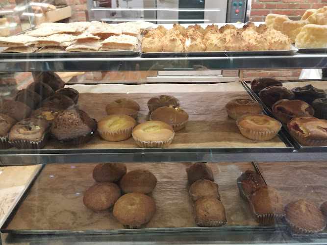 Fotografia tomada fuera de Panadería El Arco - Panadería en León, León