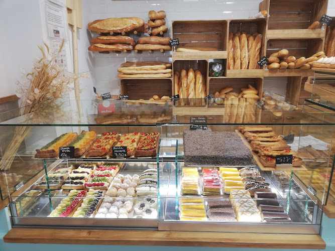 Fotografia tomada fuera de Horno Angelines - Panadería en Aldaia, Valencia