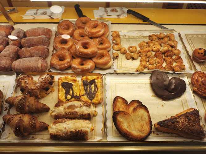 Fotografia tomada fuera de Forn de pa i Pastisseria Isarn - Panadería en Pineda de Mar, Barcelona