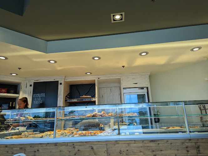 Fotografia tomada fuera de Pastisseria Degustació L'Entrada - Pastisseria en Abrera, Barcelona