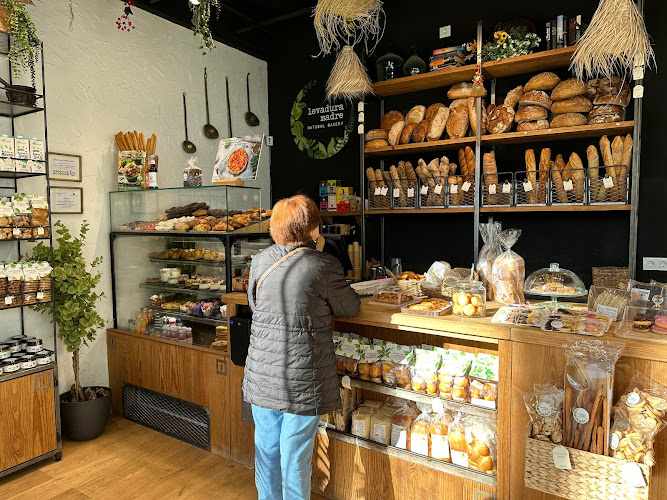 Fotografia tomada fuera de Levaduramadre - Panadería en Hortaleza, Madrid