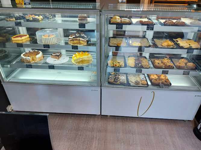 Fotografia tomada fuera de valentino bakery - Pastelería en Fuenlabrada, Madrid