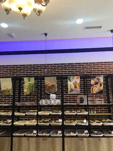 Fotografia tomada fuera de Pastelería Violeta - Panadería en Fuenlabrada, Madrid