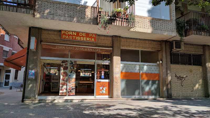 Fotografia tomada fuera de Forn Sant Joan D'En Coll - Forn de pa en Manresa, Barcelona