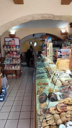 Fotografia tomada fuera de Forn de pa Loli - Panadería en Manresa, Barcelona