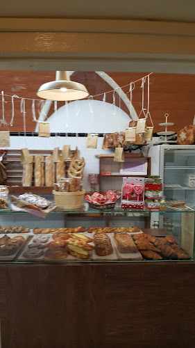 Fotografia tomada fuera de Can Petit Mengol - Bakery en Sant Pere Pescador, Girona